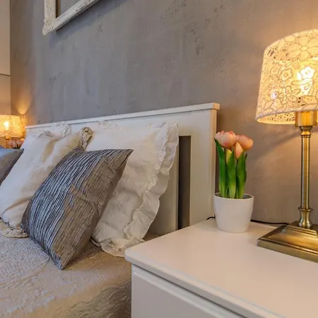 K40 Romantic Deluxe In The Center Апартаменты *