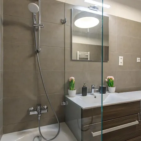 K40 Romantic Deluxe In The Center Апартаменты *